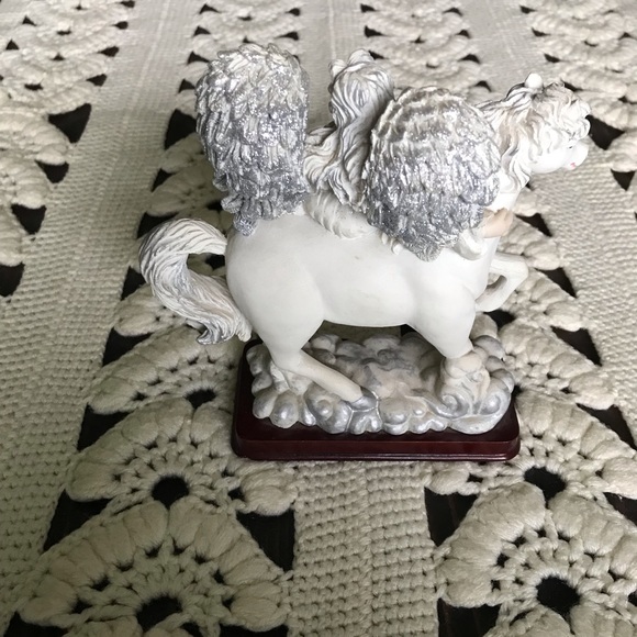 Vintage Guardian Angel Sculpture Decor Stunning Glitter Wings - Picture 2 of 14